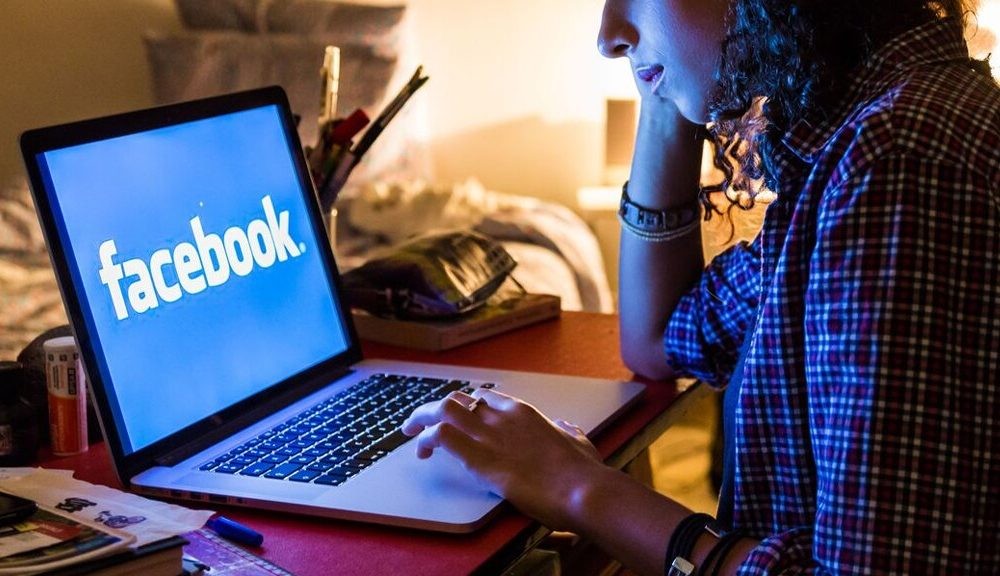 Who is viewing your Facebook profile? This bombastic trick will get everyone's name out there