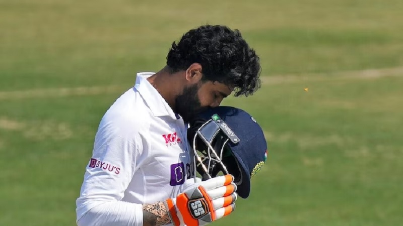 The umpires were sleeping at the stadium, Jadeja was out and the fans were very angry