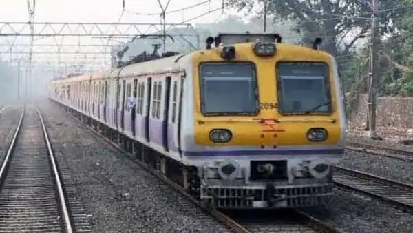 3 officials who were fixing signals on the railway track were killed by a local train