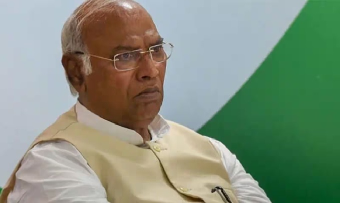 Mallilkarjun Kharge was angry at his own MP in parliament, talk of breaking the country was not tolerated.