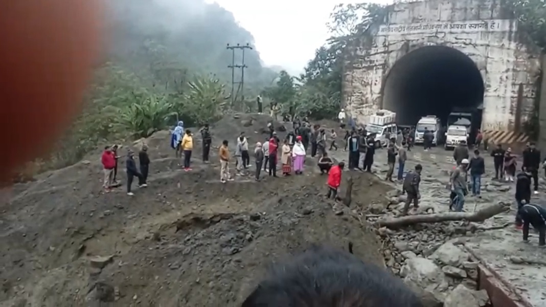 Landslide occurred in Sonapur tunnel, police issued advisory to drive with caution