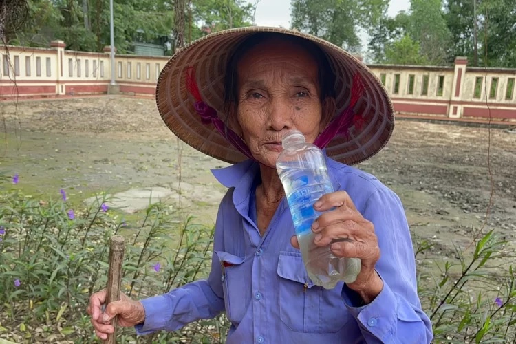 This woman has not eaten a single grain for 50 years, living on water and sweet drinks