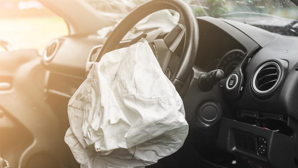 Always keep these things in mind to avoid airbag injury, a major accident will be avoided if the vehicle crashes!