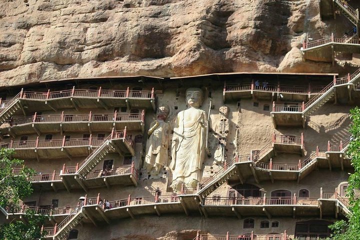 These 194 caves are 1600 years old, carved into a huge mountain, the craftsmanship will amaze you!