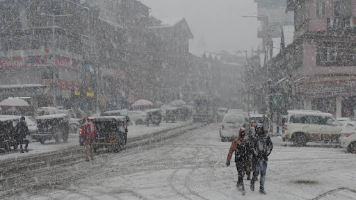 Heavy snowfall from Kashmir to Uttarakhand, 'white sheet' covered even plains