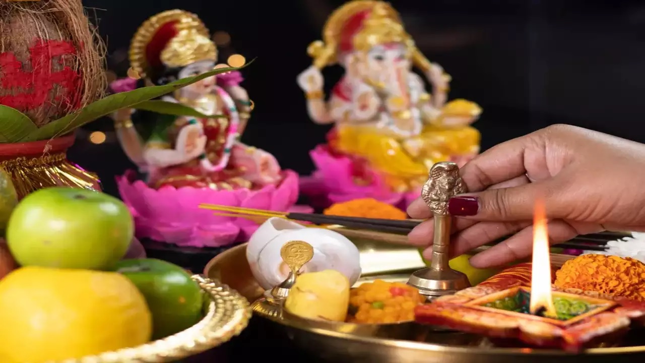 If you see these three things while performing the puja