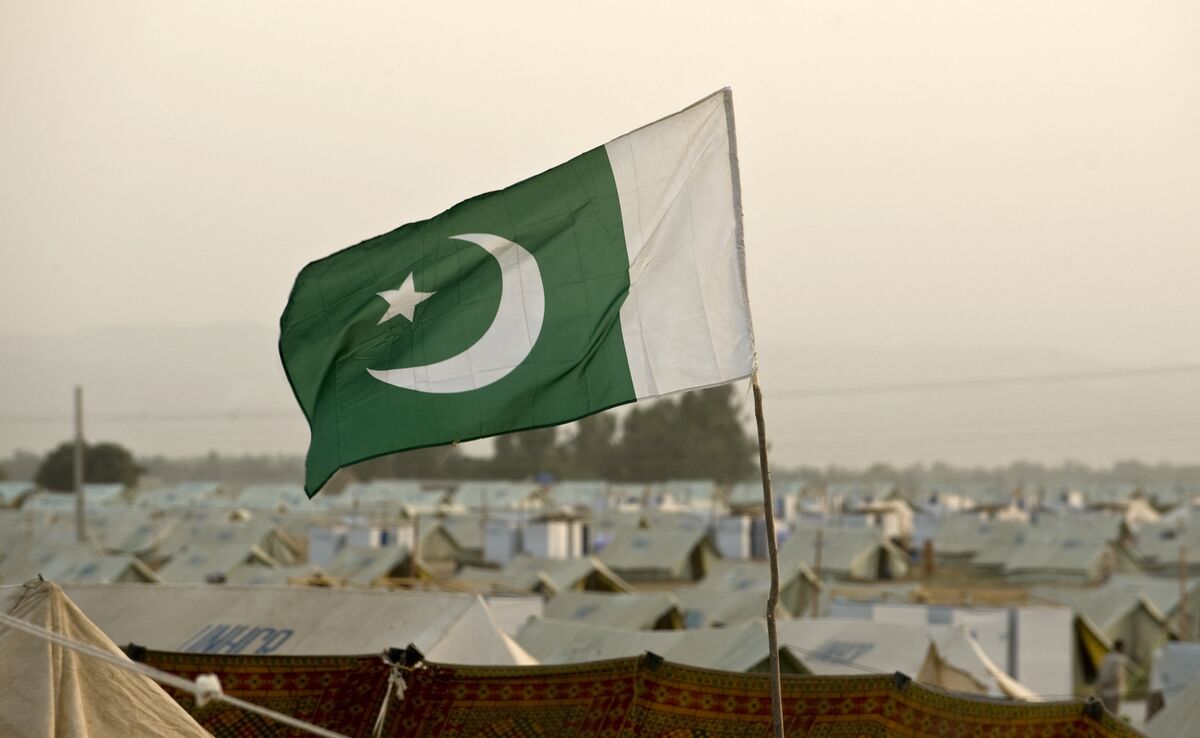 Pakistani boxer brings his country into disrepute in Italy steals money from partners purse and runs away