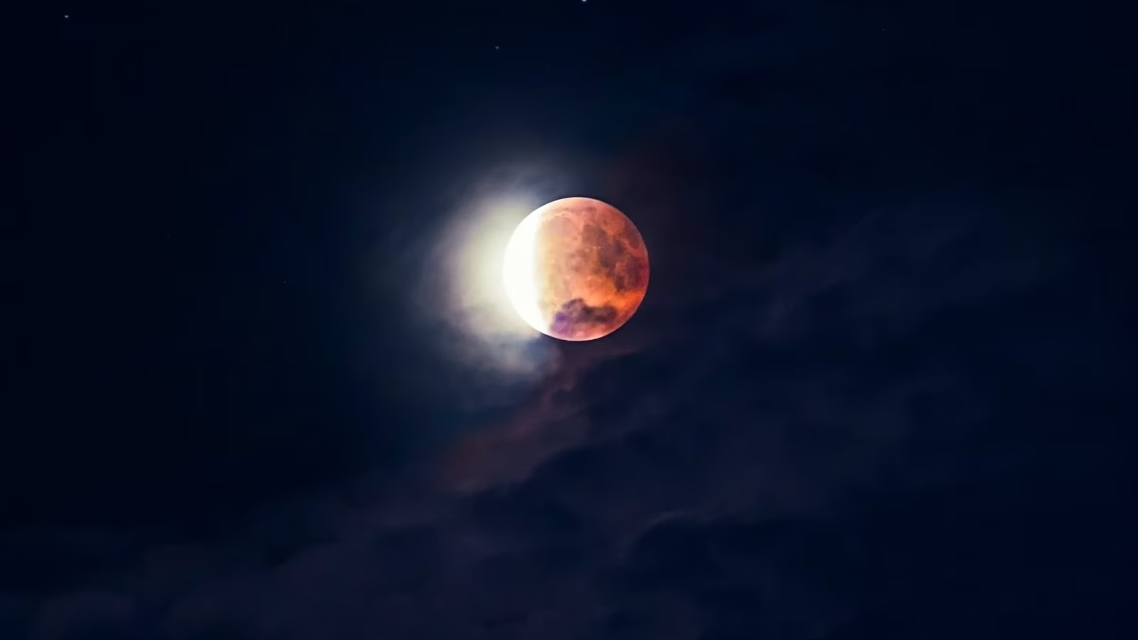 The shadow of the lunar eclipse on Holi may increase the difficulty of the people of this zodiac sign