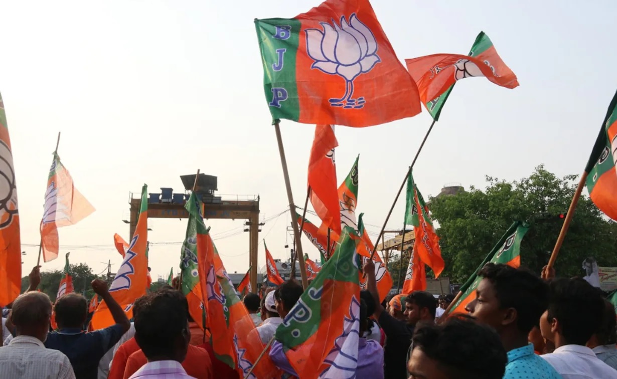 BJP candidate from Kheda and Panchmahal hoists flag at Thakor of Dakor prays for victory 1