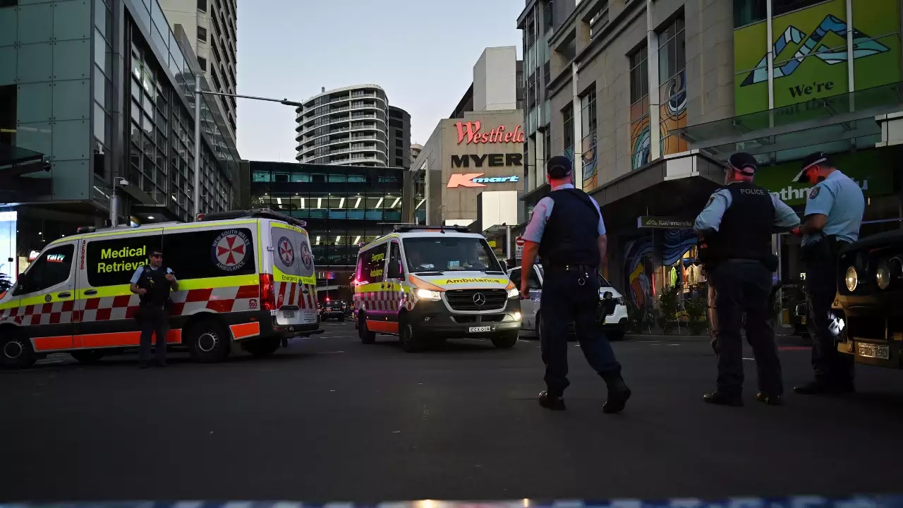 Five killed in Sydney mall stabbing and shooting 1