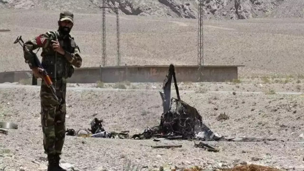 Indiscriminate firing in Balochistan two Pakistani soldiers killed 4 injured 1