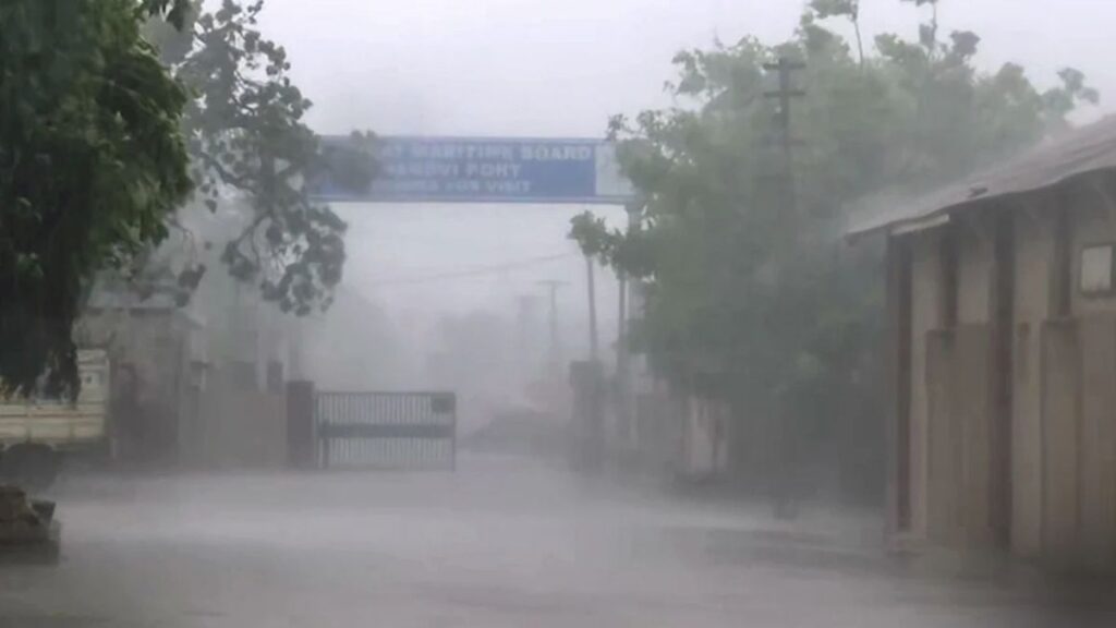 Rain alert with strong winds in 13 states including Haryana Punjab today 1