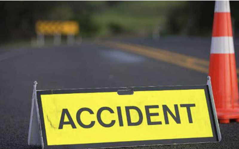 Separate road accidents took place in three states including Maharashtra Tamil Nadu killing 15 Read here 01