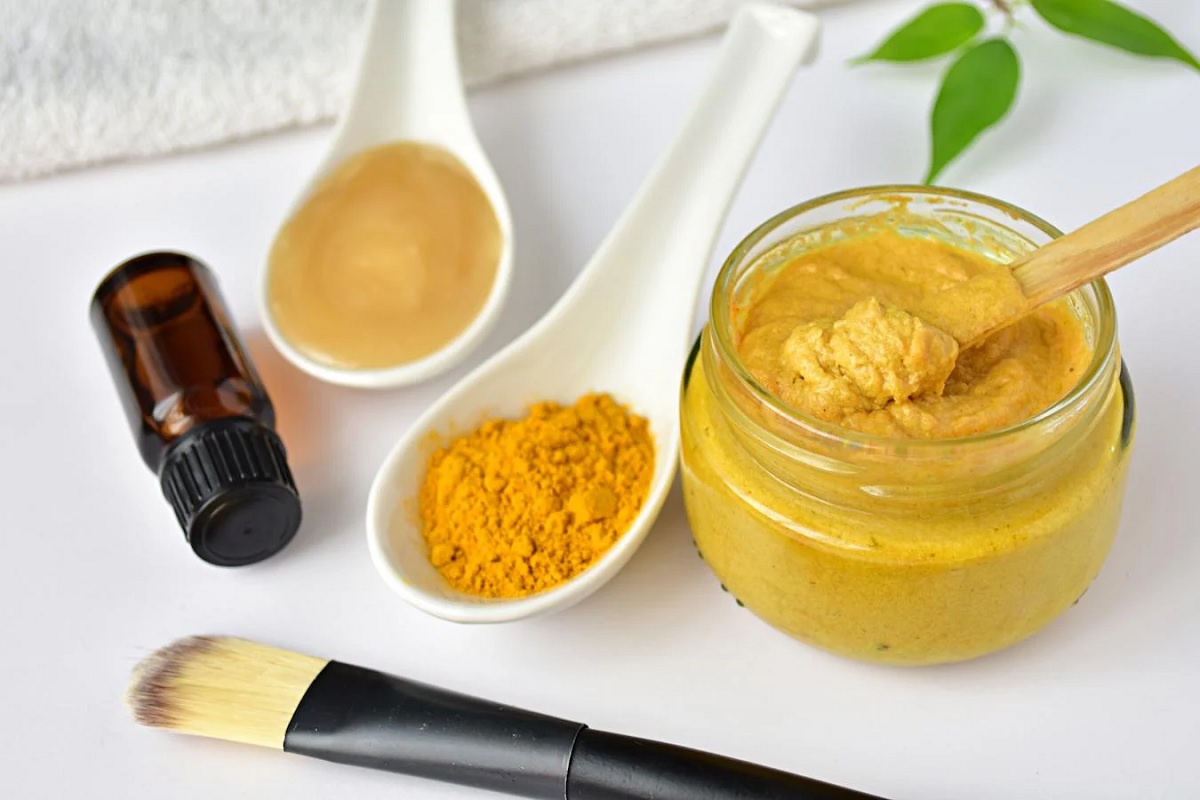 Skin Care Tips Face will shine like gold and silver mix these 4 things in turmeric and apply 01