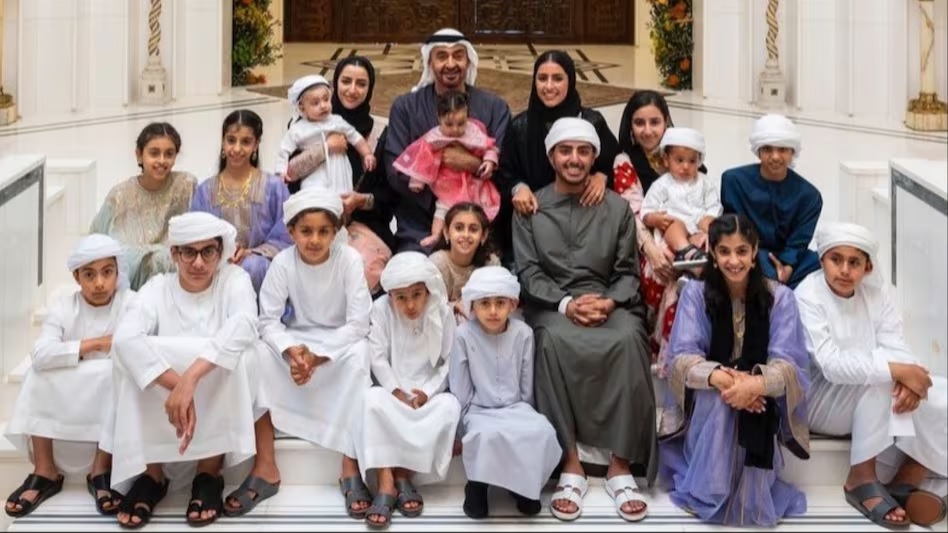 UAE President poses with his grandchildren such opportunities are a blessing from Allah 1