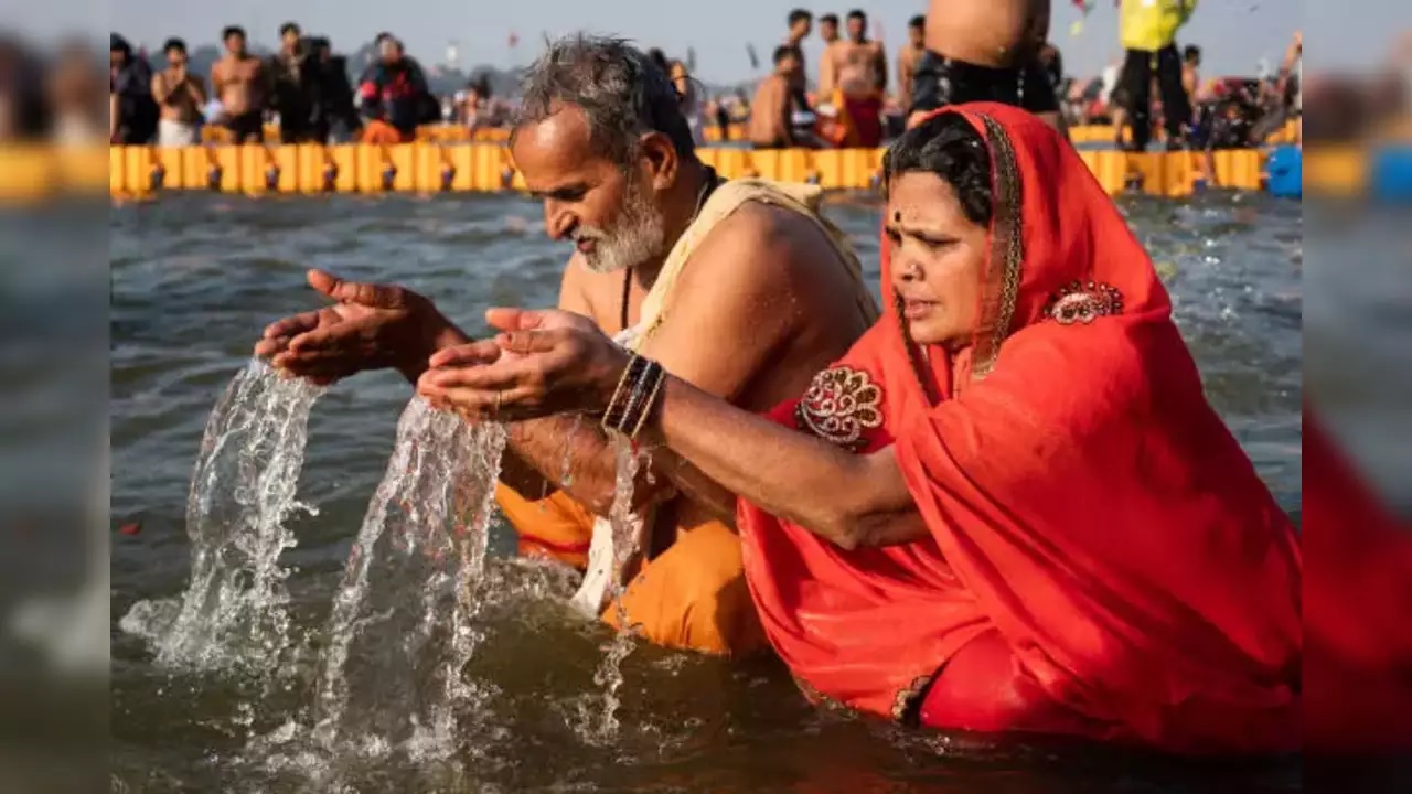 Vaishakh Amavasya 2024 Special Puja to Mother Ganga on Vaishakh Amavasya Get Desired Boons 02