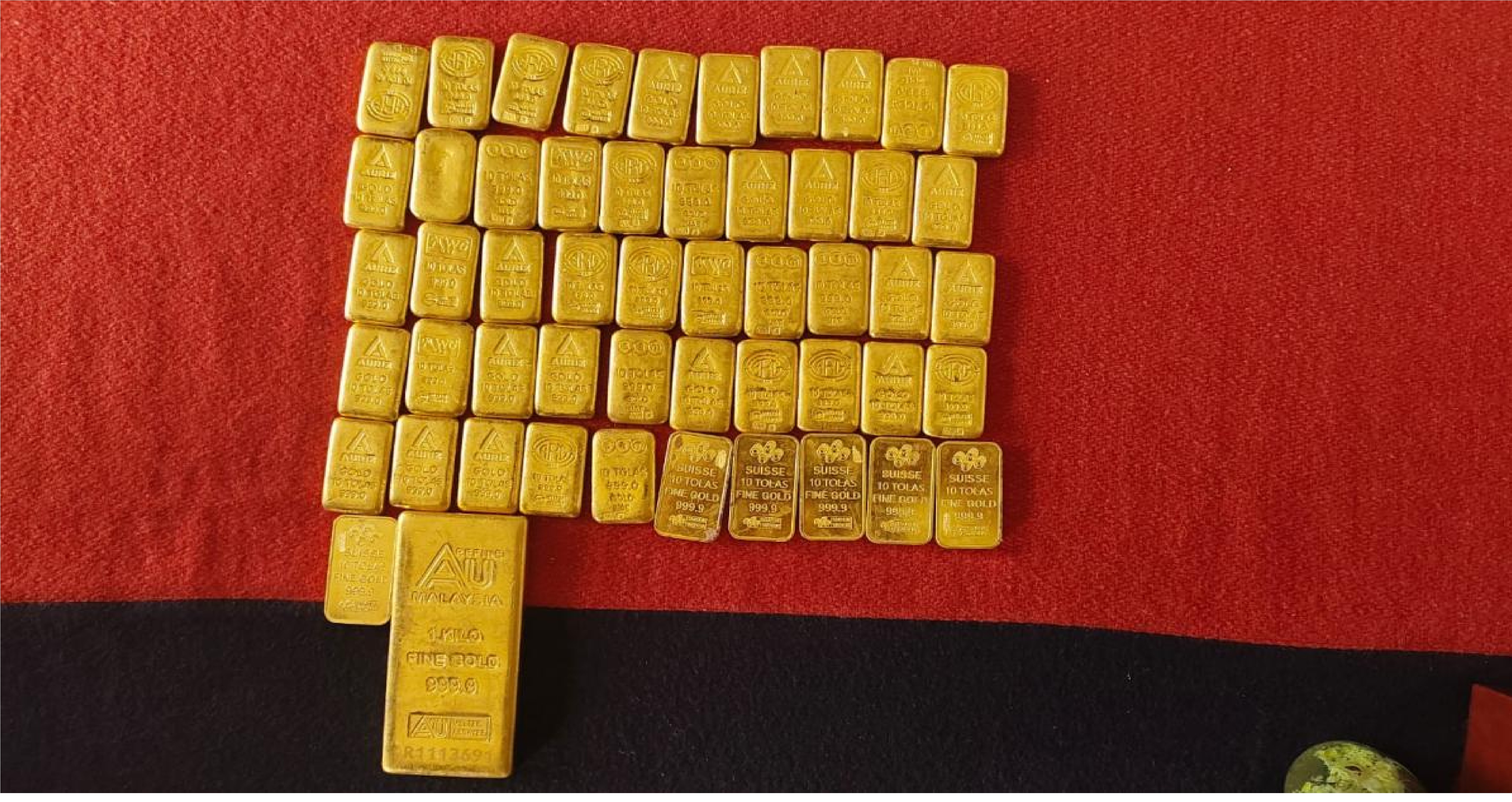 BSF intercepts gold smuggling from Tripura arrests smuggler 1