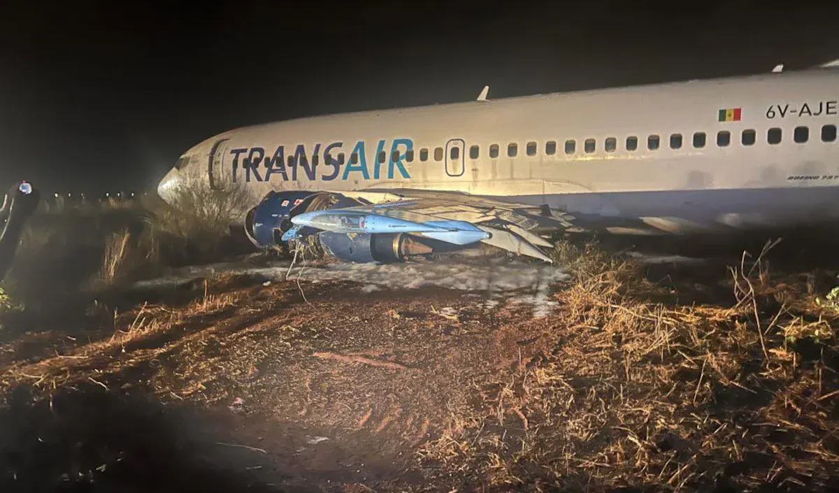 Big tragedy in the West African country of Senegal Boeing plane slides on runway 10 injured many flights cancelled 01