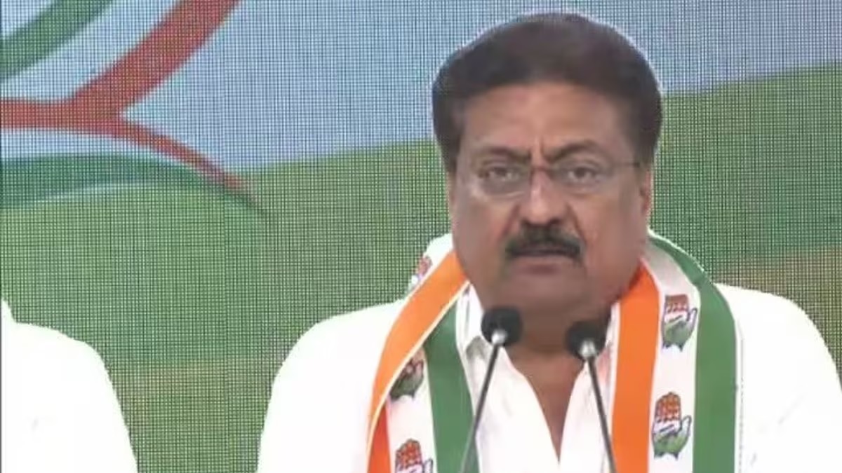 Former MLA of Gujarat Congress used profanity made a disastrous comment on Mahatma Gandhi