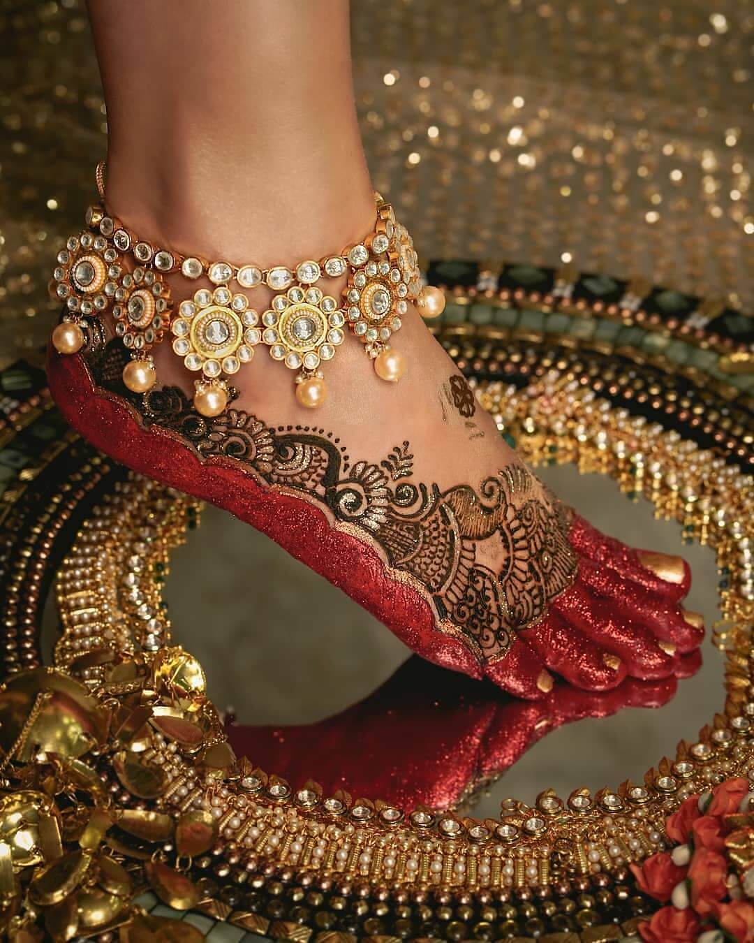 This new design of Payal will look very beautiful on thick legs see pictures 1