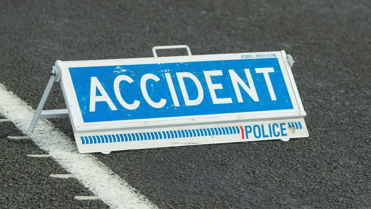 Tragic accident in Gujarat three laborers killed seven injured after speeding truck overturned 01