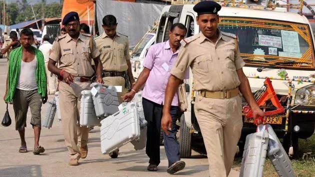 navsari east lok sabha election 2024 senior citizens and disabled vote in surat police assist in polling 12