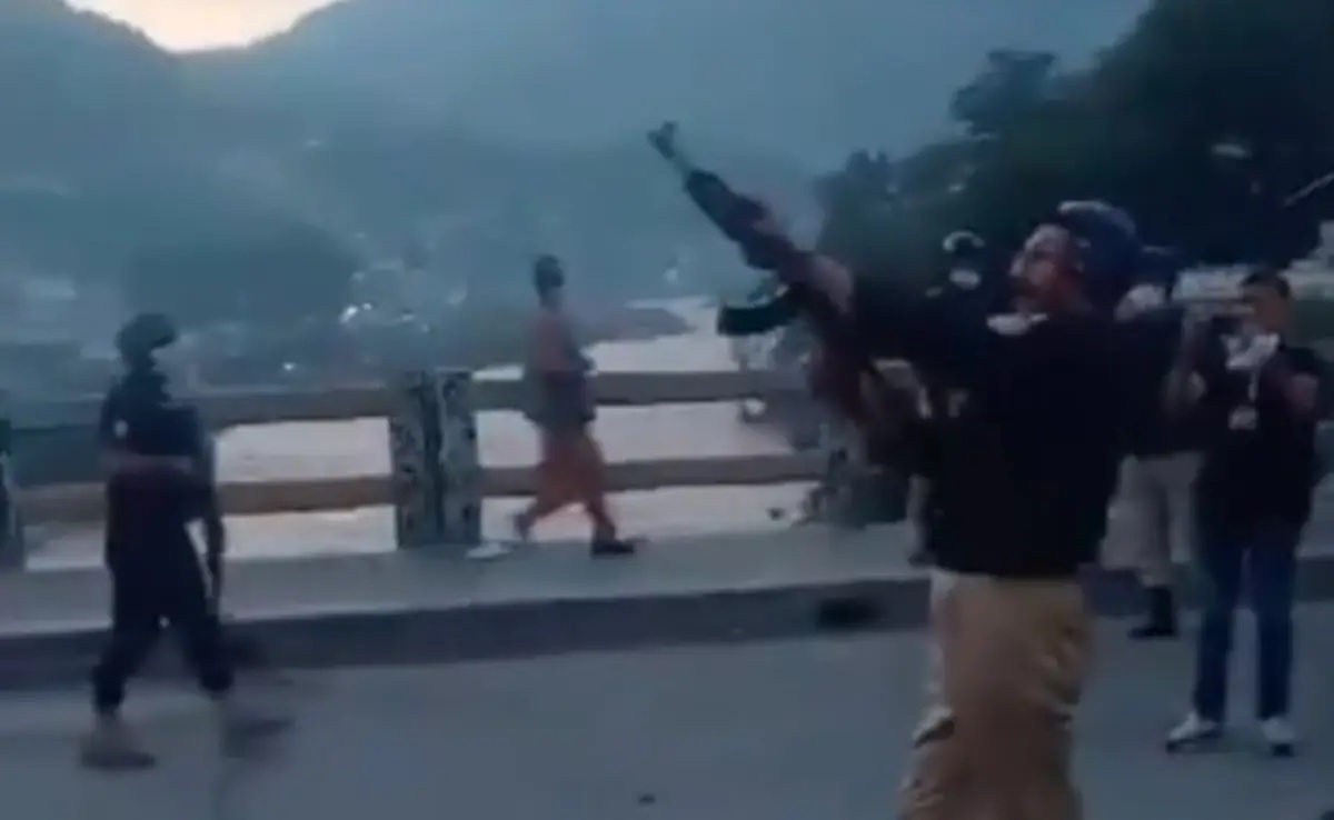 protests in pakistan occupied kashmir cops fire with ak 47s on people many killed 1