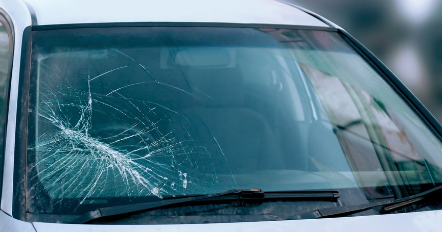 5 main reasons that can lead to windshield cracks1