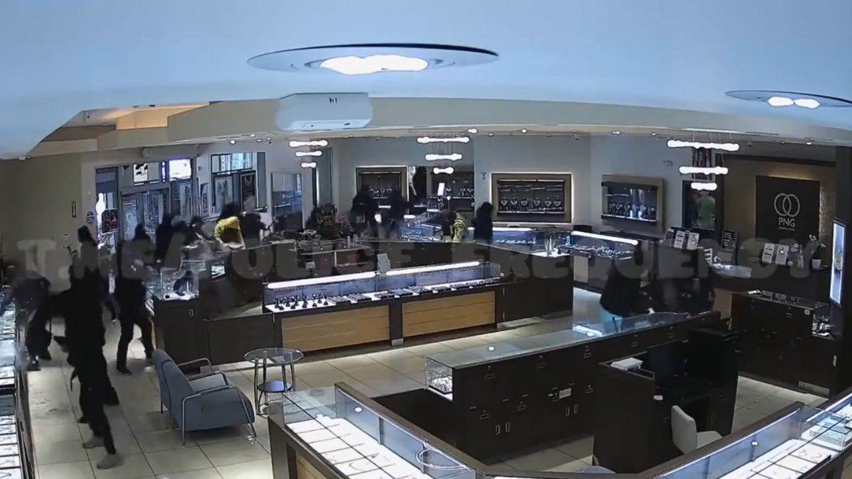 america jewellers robbery png jewellers outlet in america robbed in broad daylight five accused arrested 3