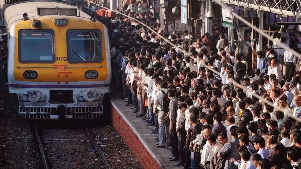 bombay high court said ashamed how passengers are made to commute in local trains 2