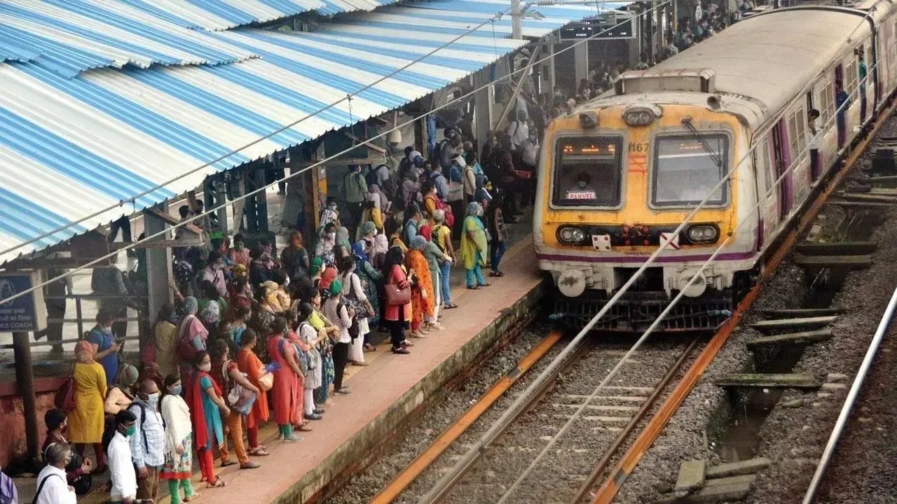 bombay high court said ashamed how passengers are made to commute in local trains 3