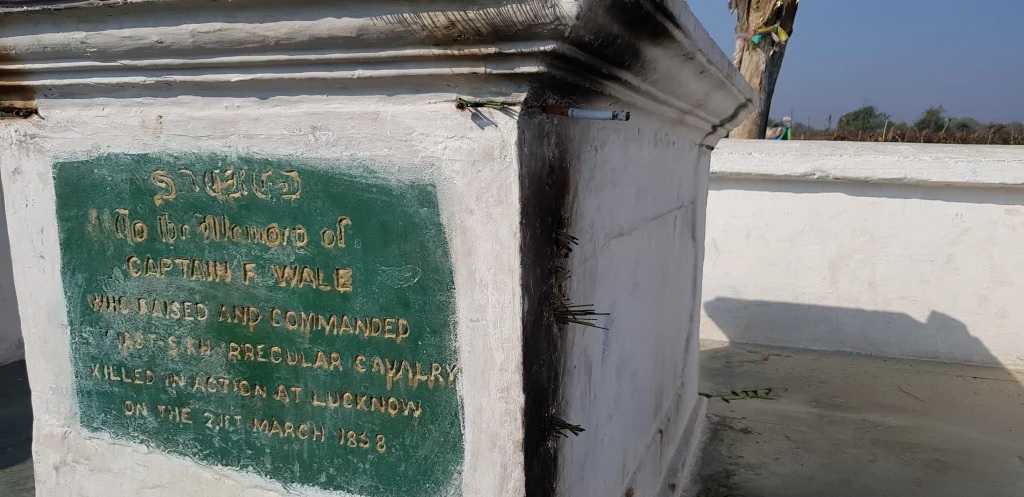 captain wells cigarette wale baba british officer grave in lucknow uttar pradesh famous for lovers 2