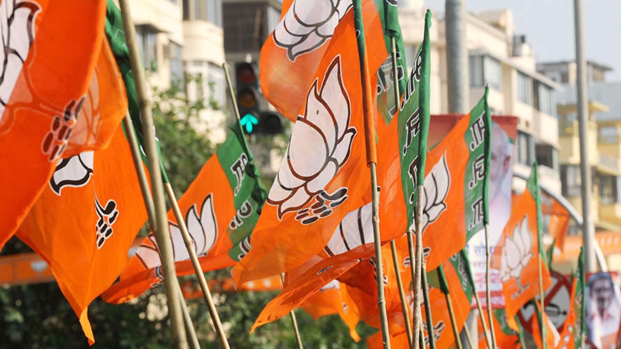 gujarat bjp increased its strength in state assembly from 156 to 161 seats with five new mla 1