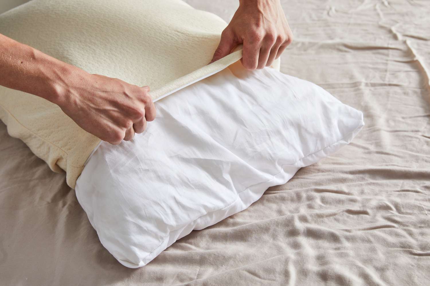 health tips how often to change pillow cover know best time 2