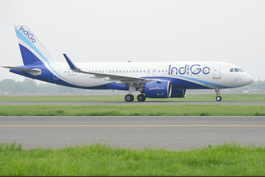 indigo and air india plane very close to each other in runway of mumbai airport 1