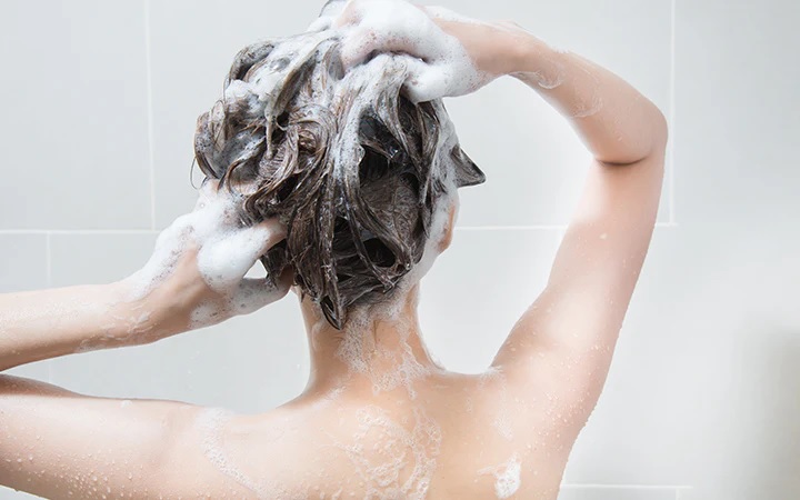 washing hair with soap is right or wrong 1