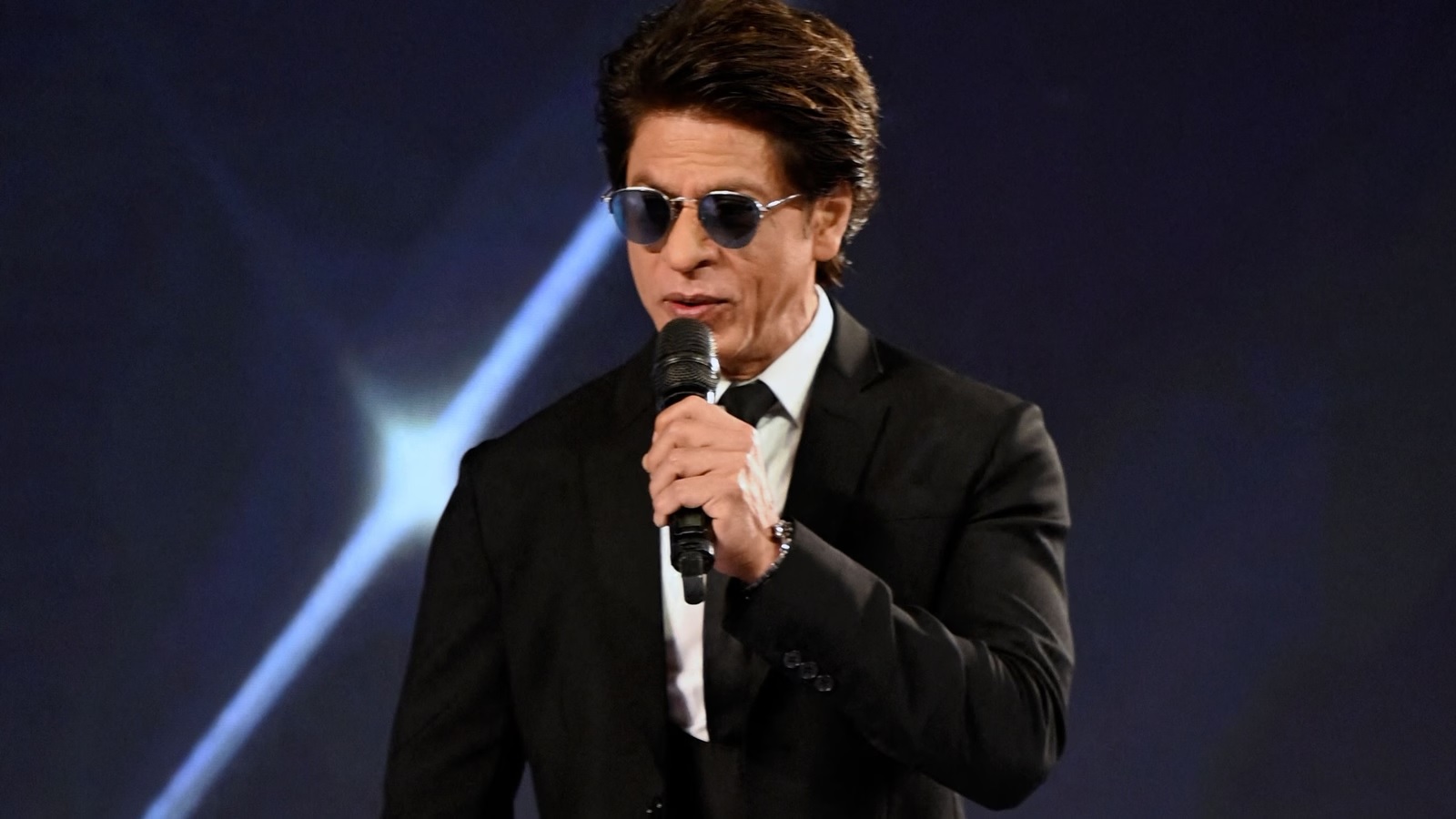 what makes shah rukh khan unique and why fans call him king of bollywood know reasons 3