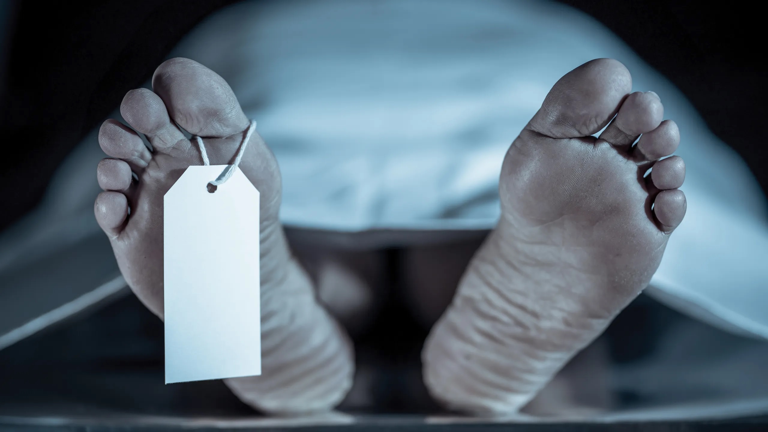 woman found breathing in body bag as corpse gets alive bizarre news1