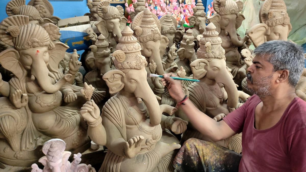 Demand for eco friendly idols on the rise in Andhra Pradesh learn the interesting story of Padmavati who made the clay idol 01