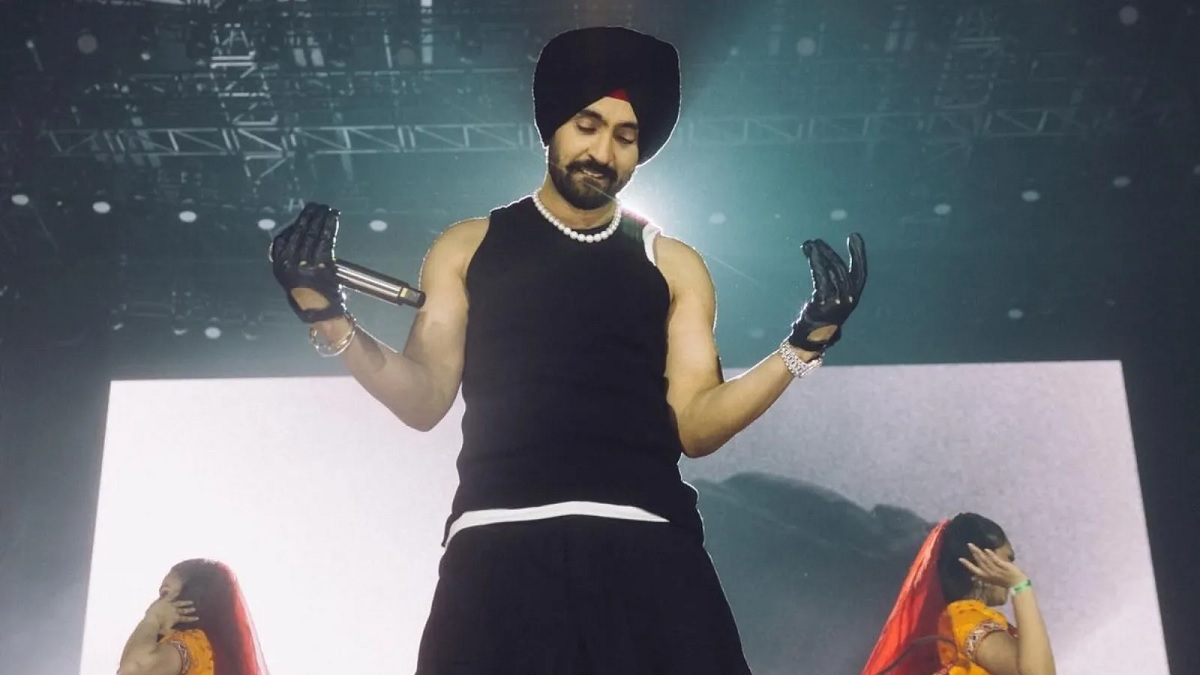 This special guest arrived at Diljit Dosanjhs concert in Canada the singer shared a photo on social media. 01