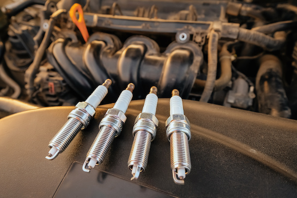 When and how to change the spark plug of a car engine 1