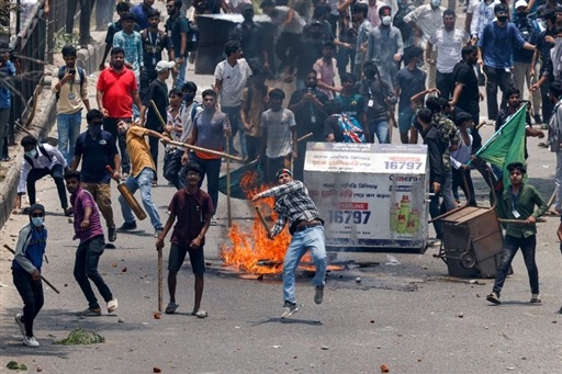 Why did violence break out in Bangladesh Why did the demonstrators open a front against Sheikh Hasina 1