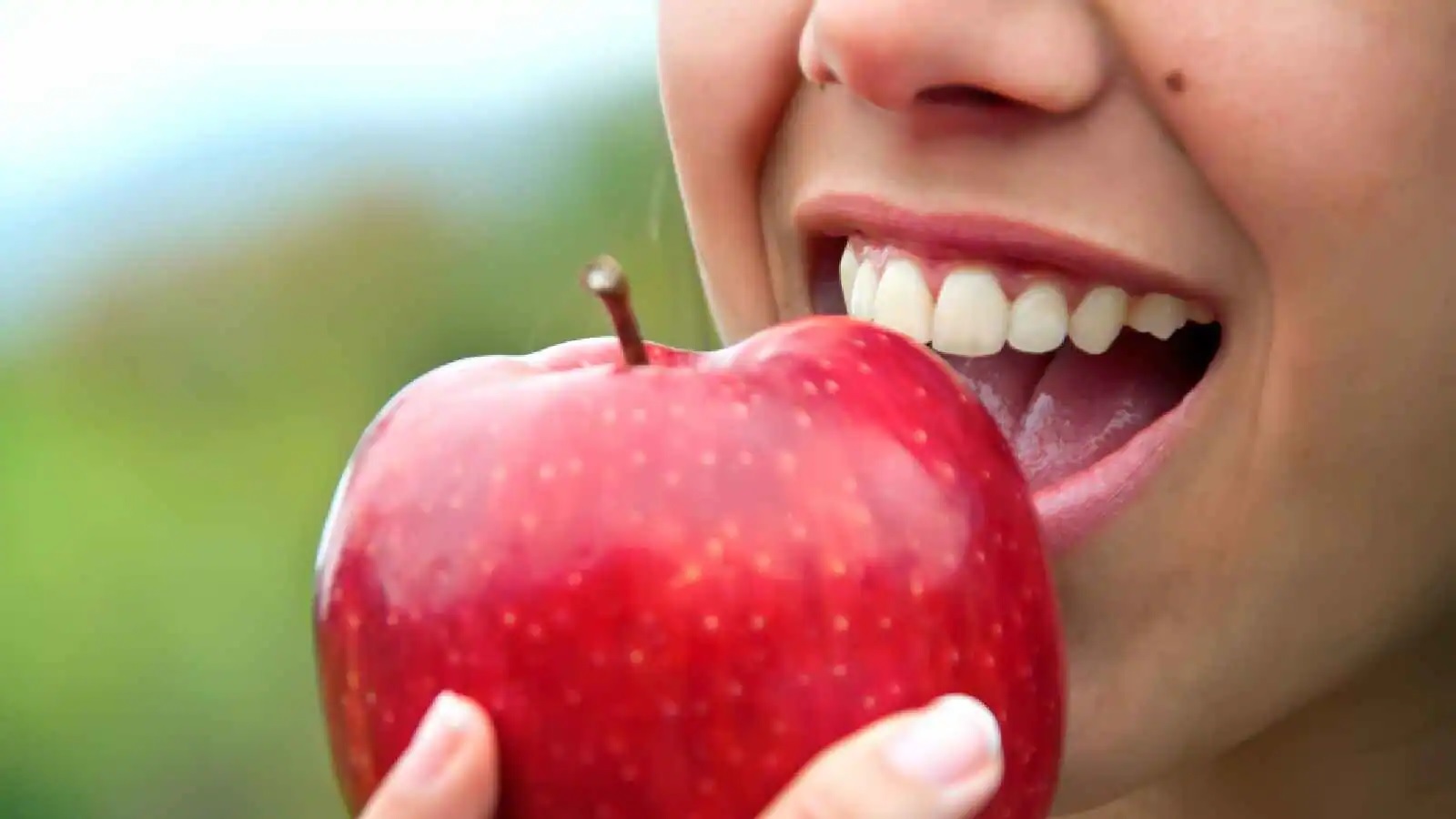 benefits of apple eat just 1 apple every day in this way you will never need to go to the doctor 3