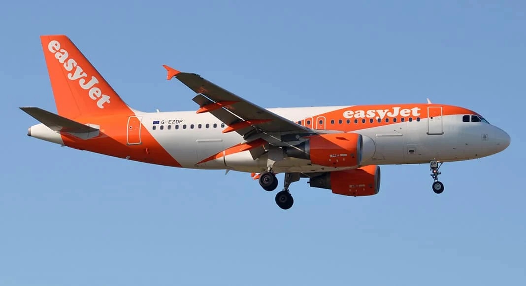 easy jet plane emergency landing after bird hits aircraft 161 passengers pilot emergency landing 1