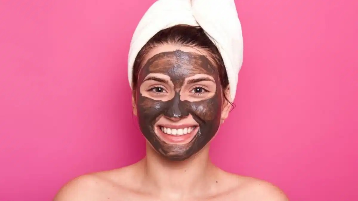 homemade chocolate face mask for glowing skin 1