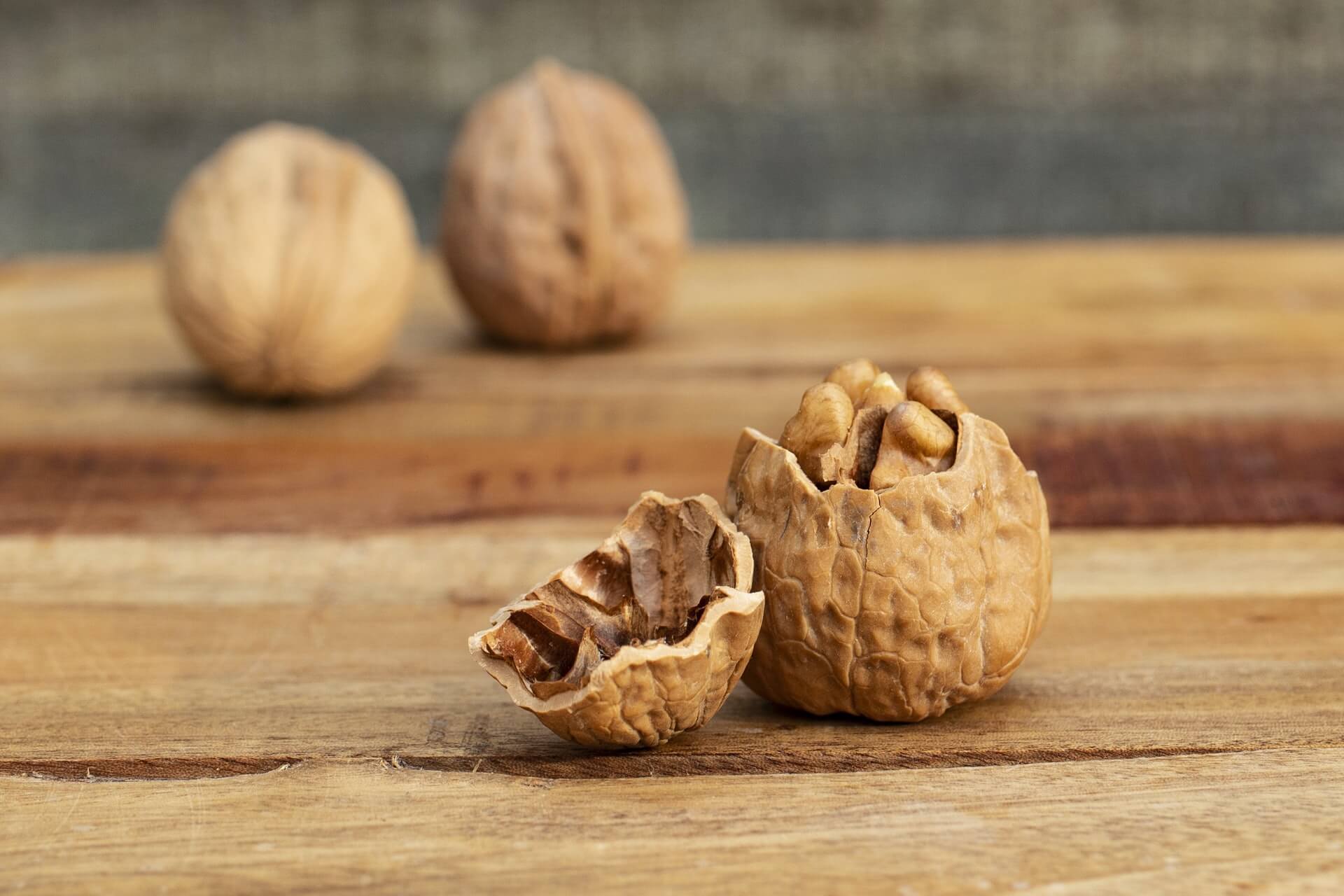 how beneficial are walnuts in case of hair damage 2