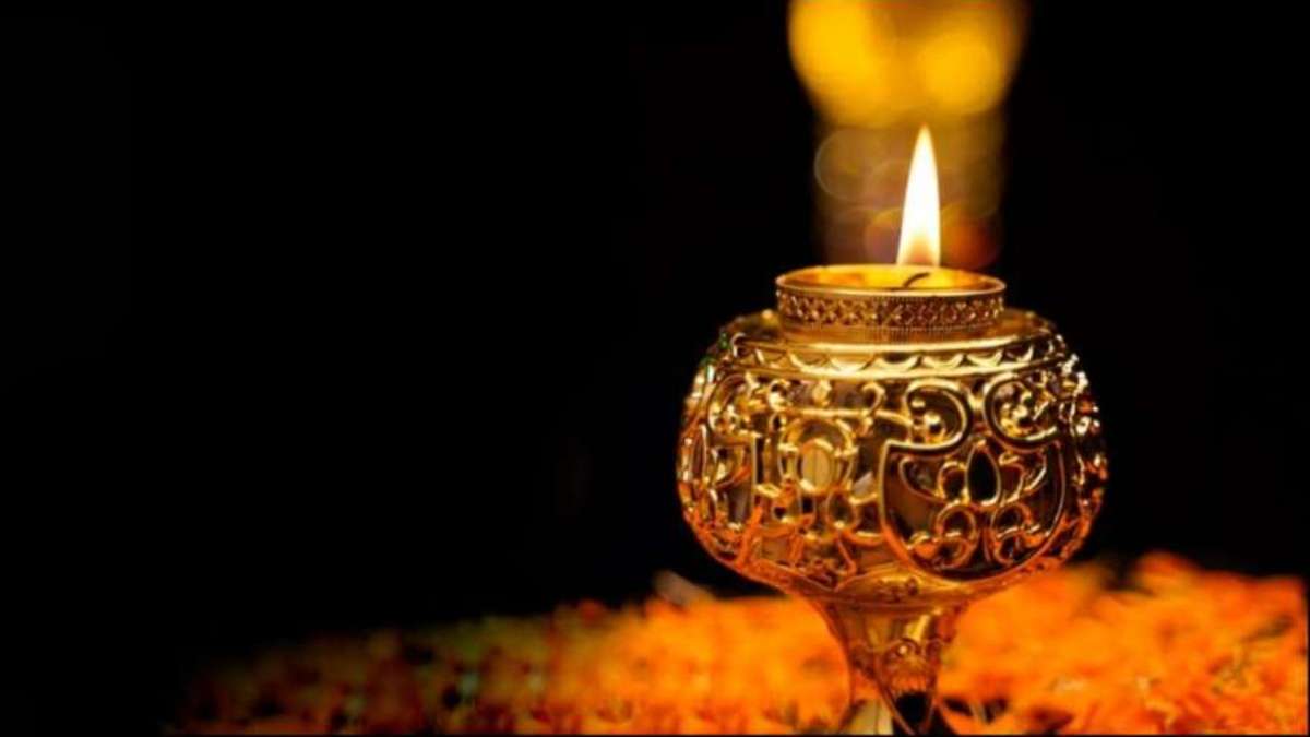 keep mind these rules lighting the lamp during puja goddess lakshmi come home 1