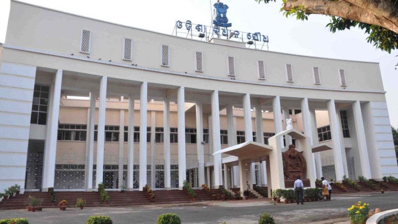 ruckus in odisha assembly over cm majhi s policy decision announcement outside house 1