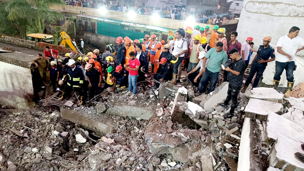 storey building collapses in schin pali area surat 1