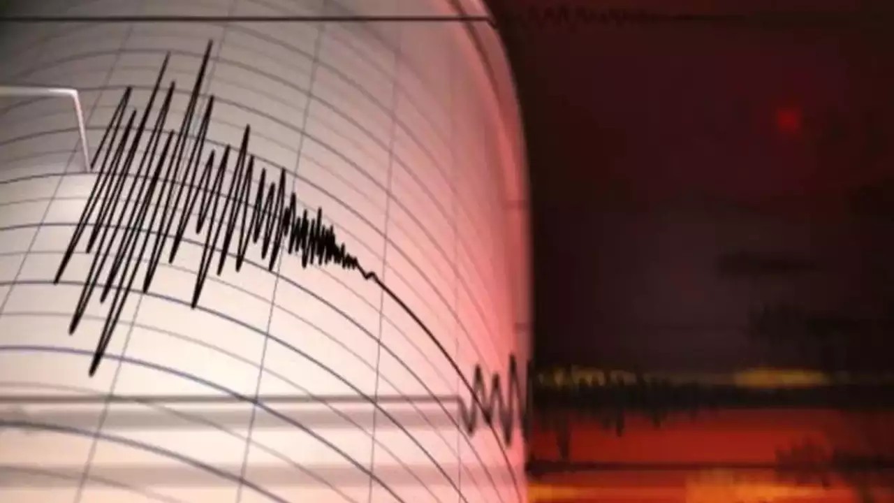 In the early morning strong shocks of the earthquake shook the northeast 1